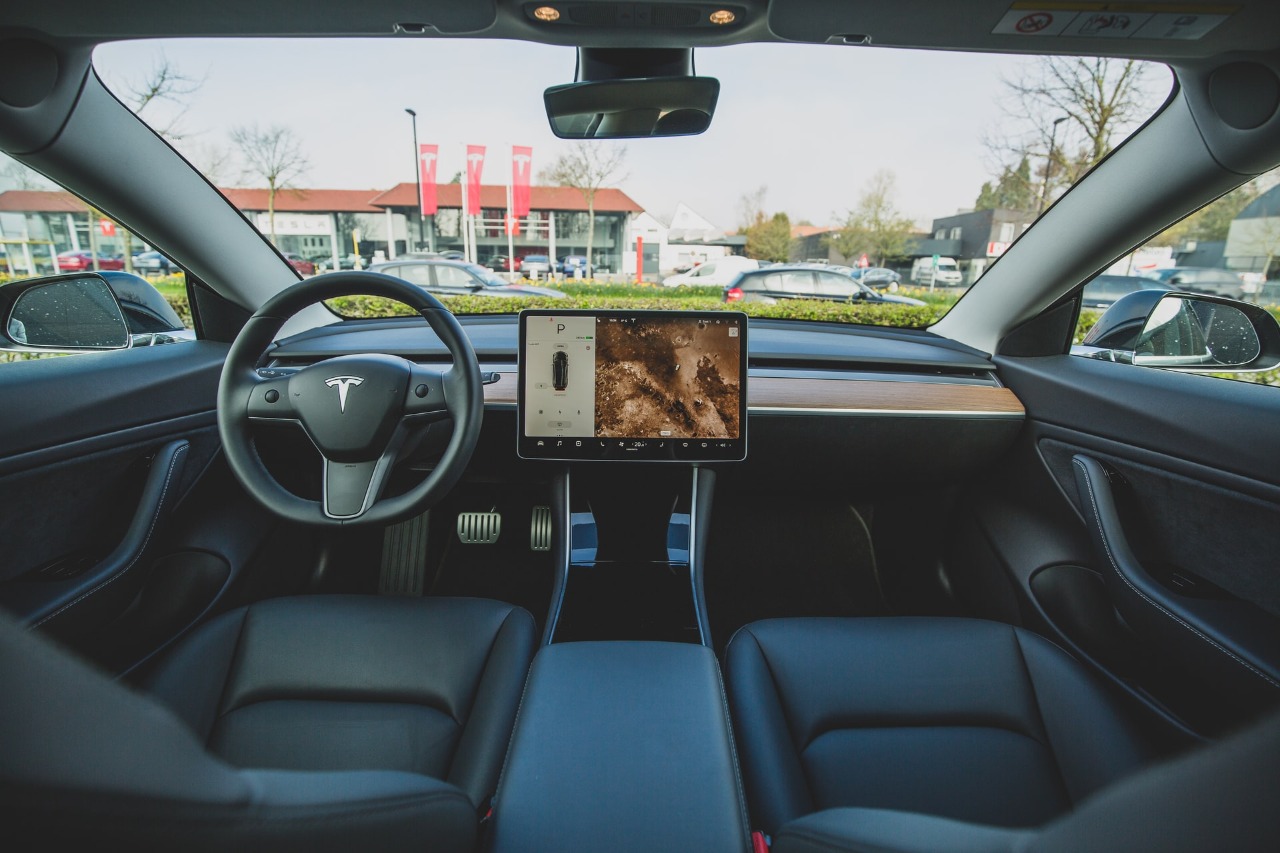 Tesla: Penggunaan AI Sebagai Inovasi Kendaraan Otomatis